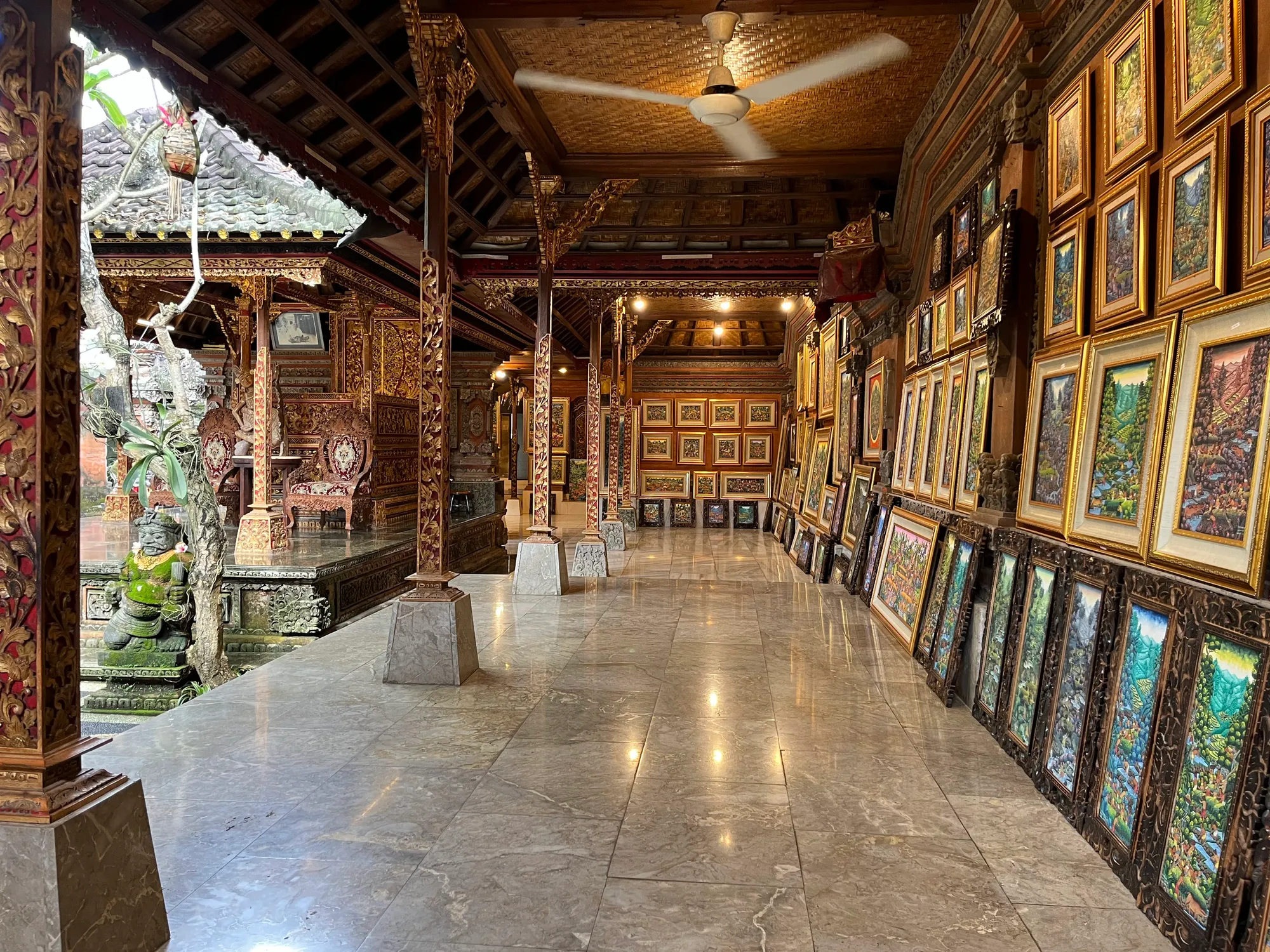 Art display at the Duwa Putu Toris Art Gallery